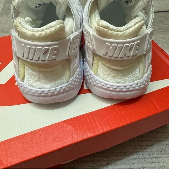 Little Kids Nike Huarache Run shoe size 9c NWT - Picture 5 of 6